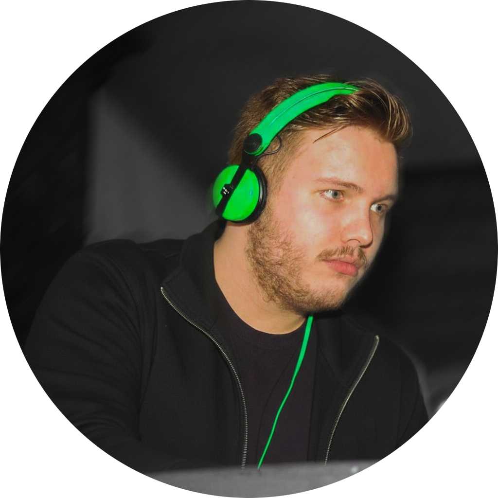 Joe Reece Performing